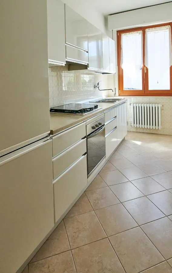 Cinzia'S Holiday Home 代森扎诺-德尔加达