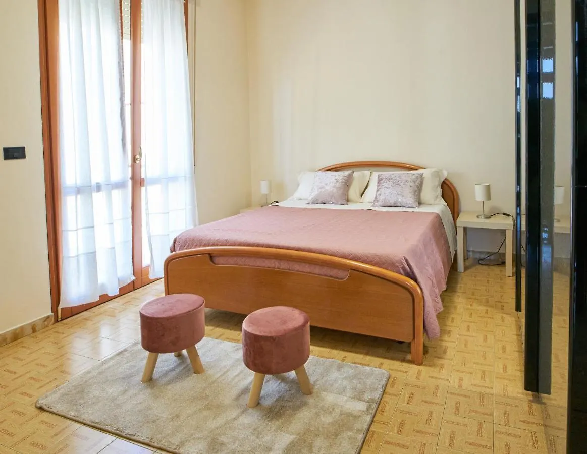 Cinzia'S Holiday Home 代森扎诺-德尔加达